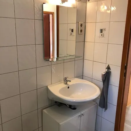 Monteurzimmer 아파트 벨베르트